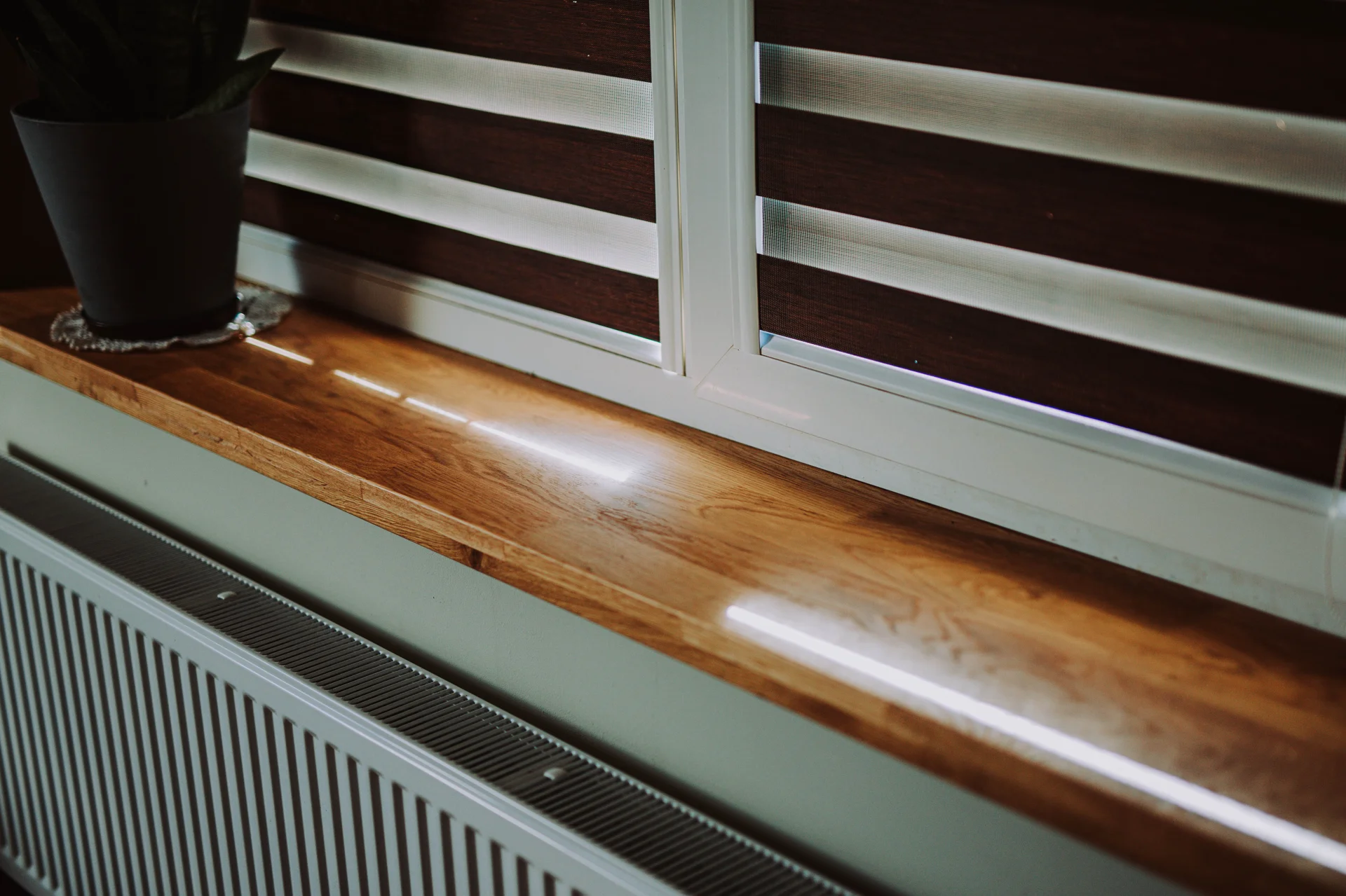 Ozola masīvkoka palodze