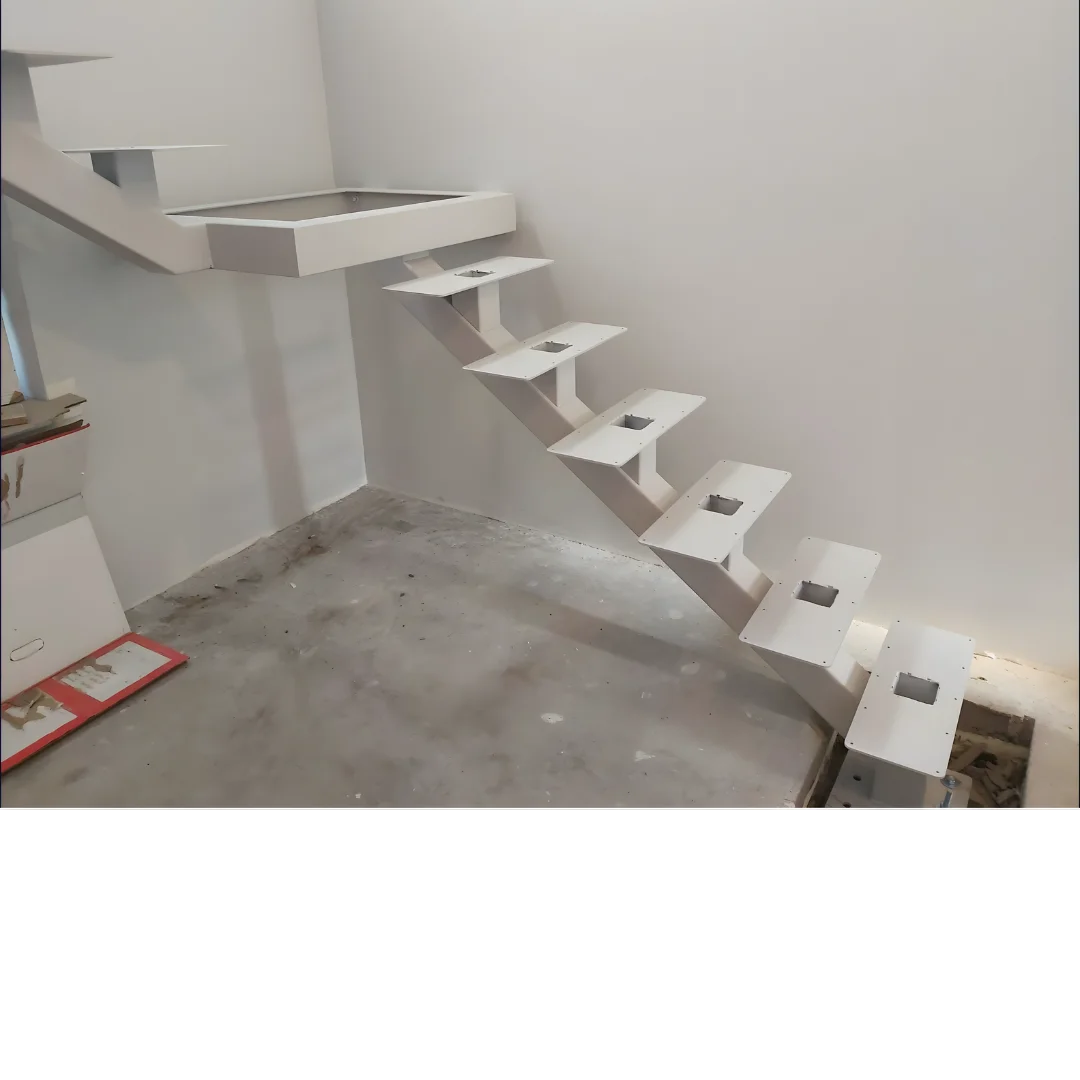 Taisnas kāpnes ar platformu